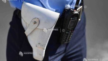 Bacău: Focuri de avertisment trase de polițiști, după ce au fost atacați la o intervenție