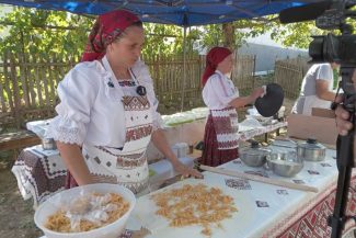 Maramureș: Plăcintele și pancovele, vedetele unui festival gastronomic local din comuna Vima Mică