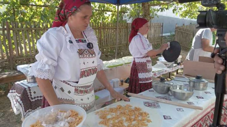 Maramureș: Plăcintele și pancovele, vedetele unui festival gastronomic local din comuna Vima Mică