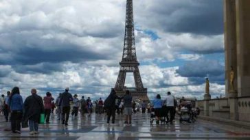 Turismul estival francez a rezistat cu bine la incertitudinile politice și fenomenele meteo extreme