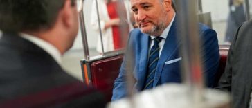 Senatorul american Ted Cruz îi cere lui Trump să le trimită arme protestatarilor iranieni