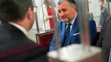 Senatorul american Ted Cruz îi cere lui Trump să le trimită arme protestatarilor iranieni
