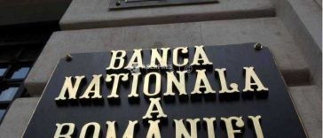 Leul s-a depreciat, luni, în raport cu euro și dolarul american