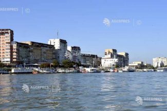 Tulcea: Ambarcațiuni și pontoane avariate de o navă maritimă, în Portul Tulcea