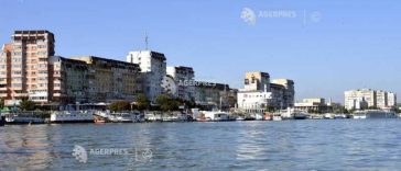 Tulcea: Ambarcațiuni și pontoane avariate de o navă maritimă, în Portul Tulcea