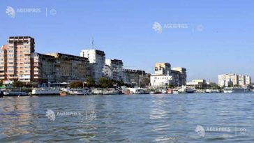 Tulcea: Ambarcațiuni și pontoane avariate de o navă maritimă, în Portul Tulcea