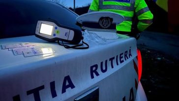 Accident pe DN 7, în judeţul Vâlcea – Două maşini s-au ciocnit, o victimă fiind încarcerată, iar cealaltă proiectată pe carosabil / Trafic oprit la Călimăneşti