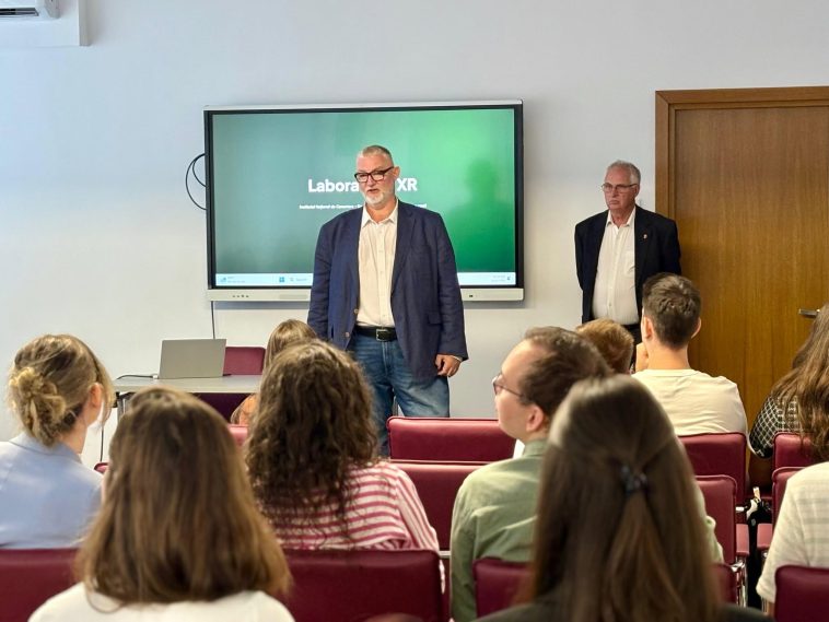 Adrian-Victor Vevera prezintă proiectele ICI Bucuresti la evenimentul ICI Open Labs