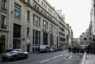 Atac dejucat la Paris în faţa Bank of America: o belgiană pusă sub acuzare şi încarcerată
