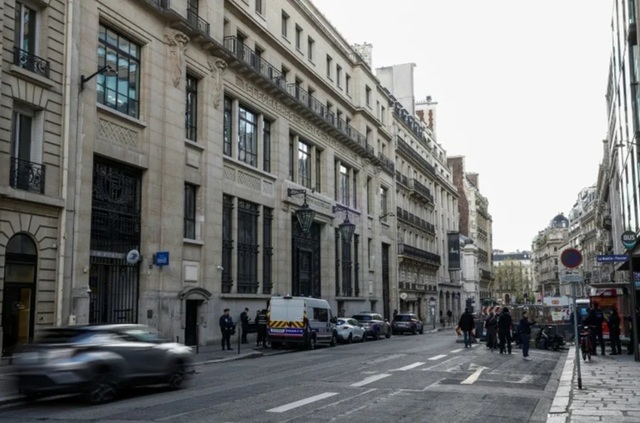Atac dejucat la Paris în faţa Bank of America: o belgiană pusă sub acuzare şi încarcerată