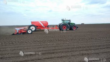 Lucrările agricole de pregătire a terenurilor pentru însămânțări la rapița și orzul de toamnă se vor desfășura cu dificultate (agrometeo)