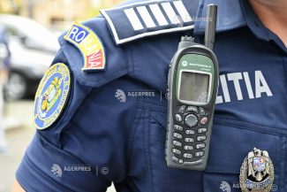 Covasna: Adolescentă de 17 ani, arestată preventiv pentru ultraj; aceasta ar fi lovit un polițist cu o bâtă