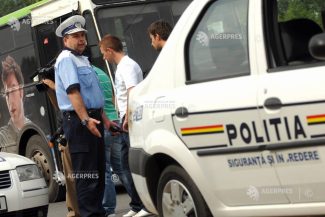 Semafoare defecte în 35 de intersecții din Capitală; polițiștii rutieri dirijează circulația