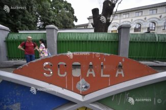 Camera Deputaților/ A fost prorogat termenul pentru desfășurarea admiterii la liceu la finalul clasei a VIII-a