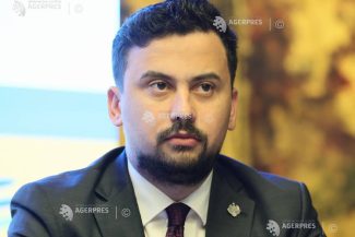 Cameră/Președintele Comisiei de învățământ îi cere ministrului Educației retragerea proiectului care taie bursele sociale