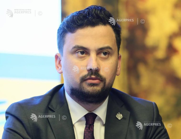 Cameră/Președintele Comisiei de învățământ îi cere ministrului Educației retragerea proiectului care taie bursele sociale