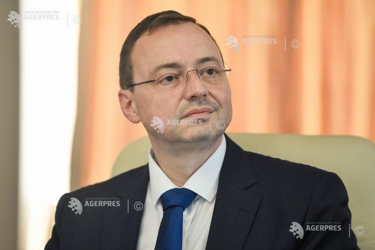 Pistol: Se așterne stratul asfaltic de uzură pe ultimii metri ai secțiunii 4 Tigveni-Curtea de Argeș a autostrăzii Sibiu-Pitești