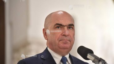 Guvern: Digitalizarea administrației și situația din sănătate – discutate de Bolojan cu stagiarii din Programul de Internship al Executivului