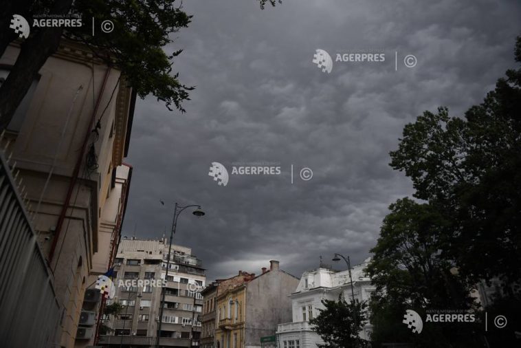 Cod portocaliu de vijelii și averse în zone din județul Giurgiu; Cod galben în București și în alte trei județe