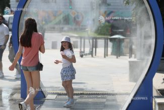 Valul de căldură persistent va alterna în weekend cu perioade de averse și vijelii, în București