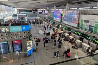 Cenușa emisă de vulcanul Etna reduce numărul de sloturi de aterizare pe aeroportul din Catania