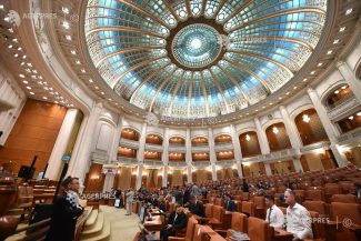 Proiect prin care tranzacțiile cu bunurile statului trebuie avizate de Guvern, adoptat de Camera Deputaților