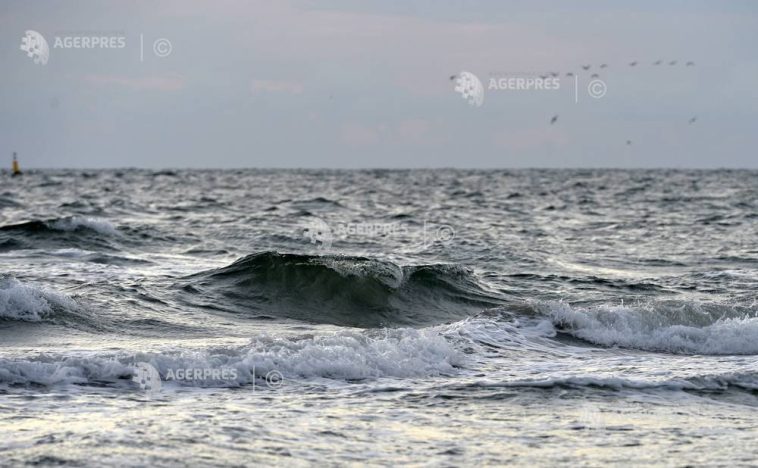 O dronă și fragmentele alteia, pe coasta bulgară a Mării Negre