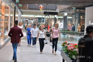 Românii au cheltuit în 2025 peste 42 miliarde de euro în marile lanțuri de magazine (consultanți)