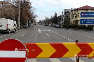 Șoseaua s-a prăbușit în zona bulevardului Eroilor; o echipă Apa Nova s-a deplasat pentru intervenție