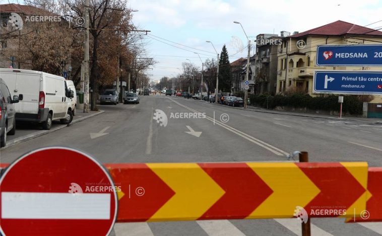 Șoseaua s-a prăbușit în zona bulevardului Eroilor; o echipă Apa Nova s-a deplasat pentru intervenție