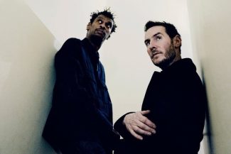 Trupa Massive Attack a fost interzisă în Singapore pentru că a afişat un steag palestinian în timpul unui concert