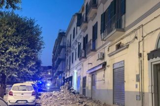 Un cutremur de suprafaţă cu magnitudinea de 4,7 a lovit zona din apropierea oraşului Napoli, provocând pagube şi pene de curent