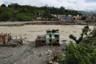 Apărători ai drepturilor omului acuză China de restricționarea informațiilor despre viitura din Tibet și Nepal