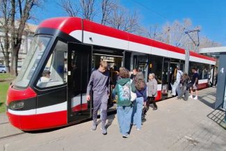 Arad: Numărul biletelor de tramvai și autobuz vândute s-a dublat după ieftinirea la 1 leu