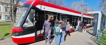 Arad: Numărul biletelor de tramvai și autobuz vândute s-a dublat după ieftinirea la 1 leu