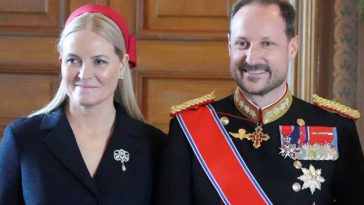 Norvegia/ Mette-Marit, aflată în convalescență, nu participă la ceremonia de depunere a jurământului soțului său, regele Haakon