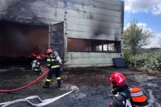 Mureș: Mesaj RO-ALERT după izbucnirea unui incendiu de proporții la o hală de reciclare din Luduș