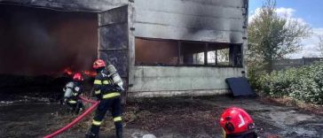 Mureș: Mesaj RO-ALERT după izbucnirea unui incendiu de proporții la o hală de reciclare din Luduș