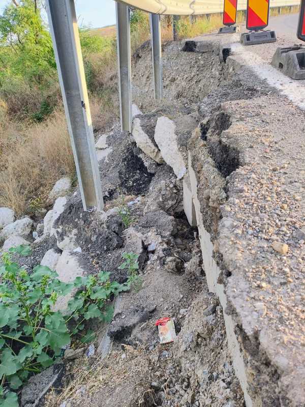 Botoșani: O porțiune din DN 29D s-a surpat la mai puțin de trei ani de la modernizarea drumului