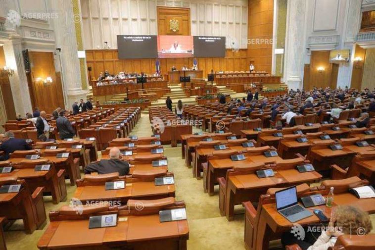 VIDEO Camera Deputaților/ Prima ședință din sesiunea ordinară a început cu dispute; PNL și USR au ieșit din sală