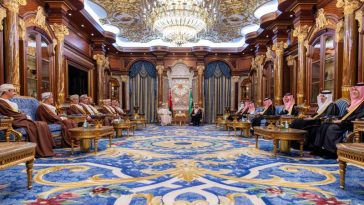 Prințul moștenitor al Arabiei Saudite l-a primit pe sultanul Omanului în plină criză a Strâmtorii Ormuz