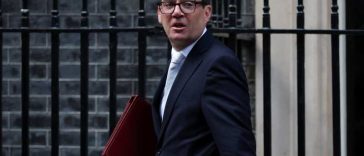Regatul Unit: Premierul Andy Burnham promite un control sporit al statului asupra serviciilor esențiale