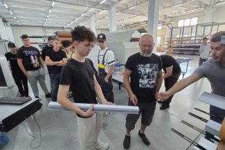Bihor/Alertă în învățământul dual: peste 12.000 de elevi de clasa a IX-a rămân fără bursă