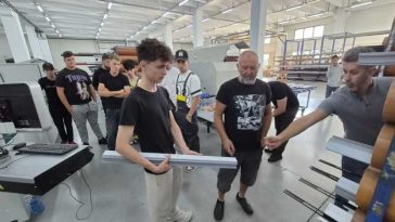 Bihor/Alertă în învățământul dual: peste 12.000 de elevi de clasa a IX-a rămân fără bursă