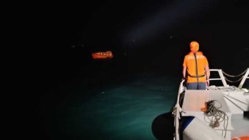 UPDATE/Turcia: O navă de marfă s-a scufundat în Marea Marmara; zece persoane dispărute (autorități maritime)