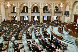 Senat: Proiectul Guvernului cu reguli noi privind cumulul pensiei cu salariul, adoptat tacit