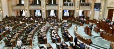 Senat: Proiectul Guvernului cu reguli noi privind cumulul pensiei cu salariul, adoptat tacit
