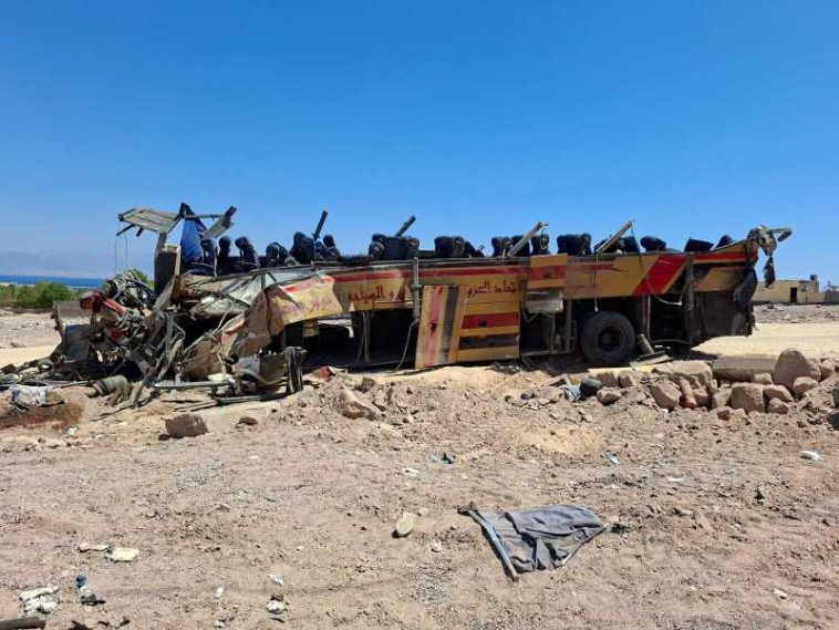 UPDATE Egipt: 22 de morţi într-un accident de autocar în Peninsula Sinai