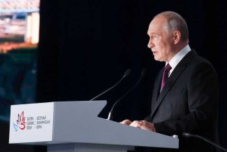 Putin dorește ca Ruta Maritimă a Nordului, o alternativă la Canalul Suez, să fie navigabilă pe tot parcursul anului