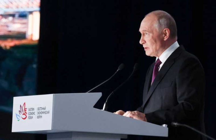 Putin dorește ca Ruta Maritimă a Nordului, o alternativă la Canalul Suez, să fie navigabilă pe tot parcursul anului